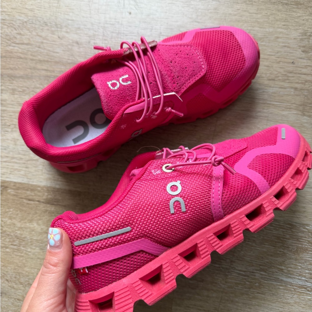 On Running Women’s Hot Pink Athletic Sneakers *like new*